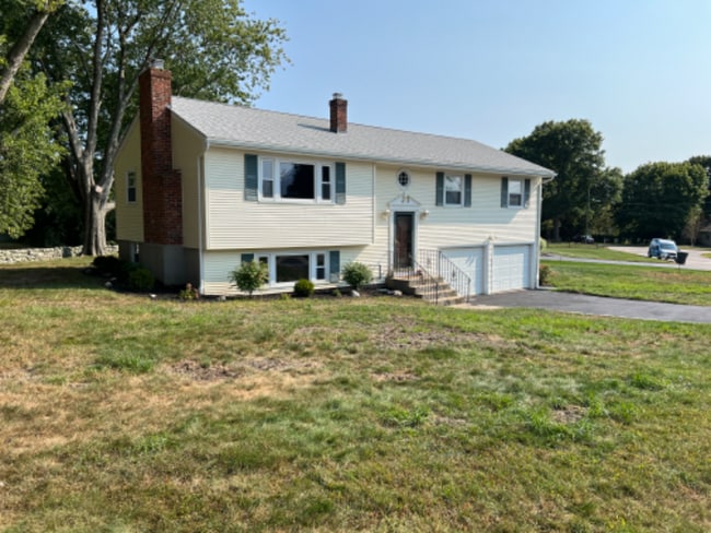 Building Photo - 7 Wedgewood Dr