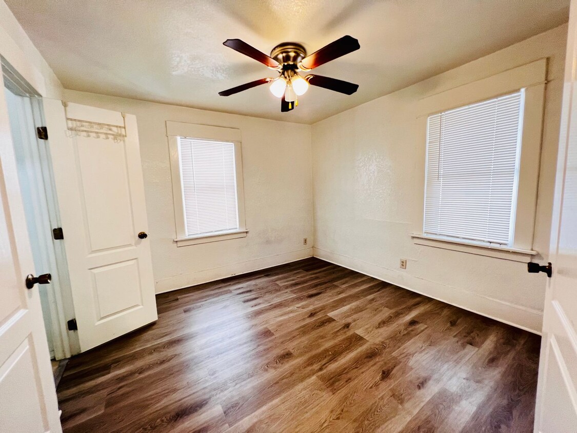 Primary Photo - Spacious Cute one bedroom a block from the...