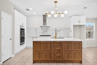 Building Photo - 18211 Doral Rock Ct