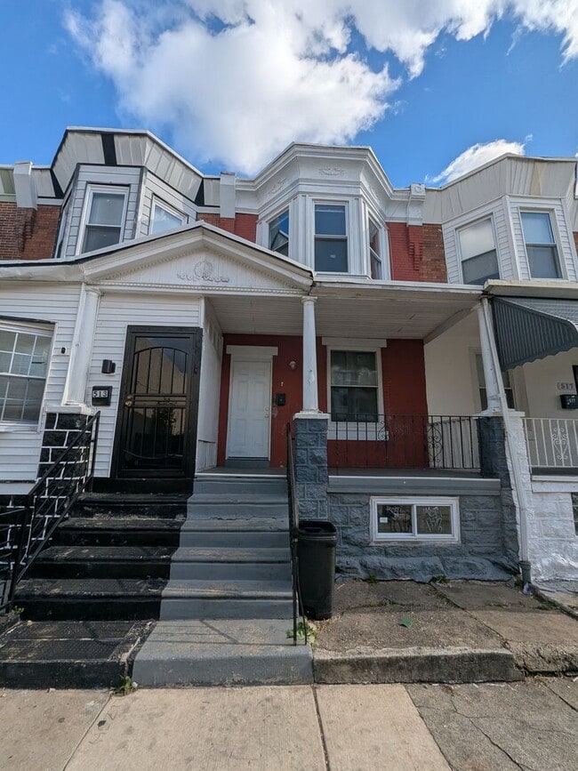 Building Photo - 515 S Salford St