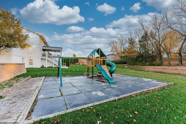 Building Photo - 670 Killarney Dr