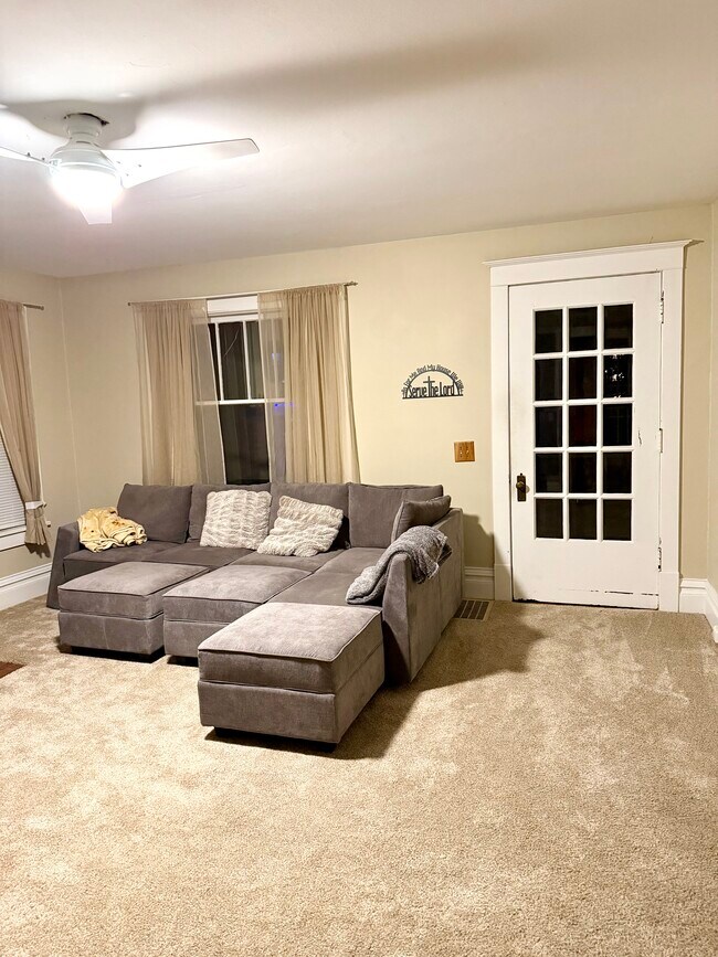 Foto del edificio - 323 S Janesville St