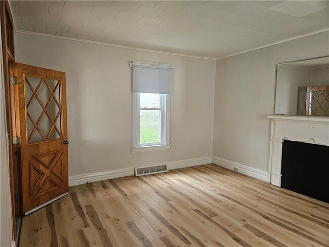 Building Photo - 302 American Ave
