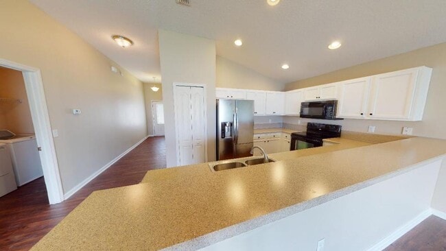 Building Photo - 77420 Cobblestone Dr