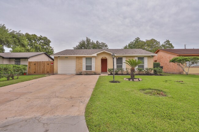 Building Photo - Ready for move in at Southeast Houston!!