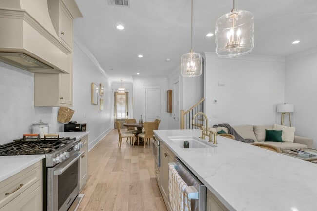 Foto del edificio - Luxury Townhome Living in Moores Mill — Style, Comfort & Prime Auburn Convenience