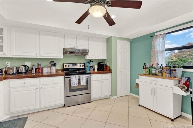Foto del edificio - 1811 SW Palm City Rd