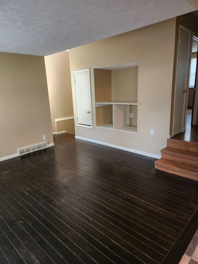 Photo - 3 Bed 2 Bath Spacious home!