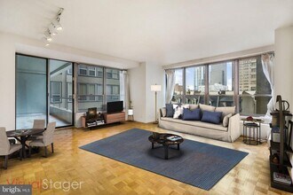 Building Photo - 224 W Rittenhouse Square