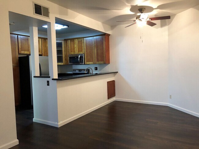 Foto del edificio - 1256 Stanhope Ln