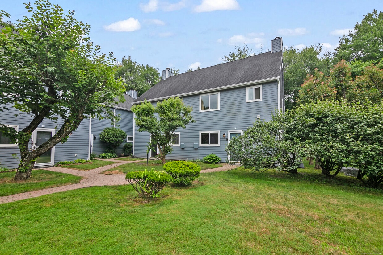 Primary Photo - 7 Farmington Meadow Dr