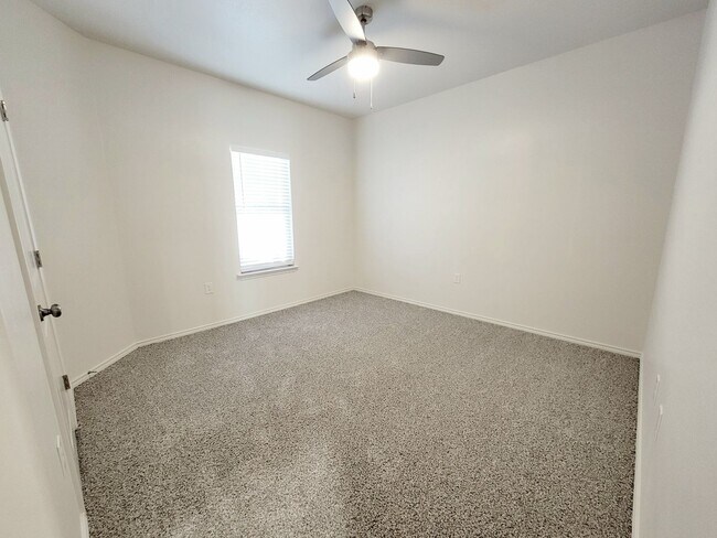 Foto del edificio - Stunning 3 Bedroom Townhome in Frenship School District