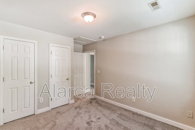 Foto del edificio - 5729 Timbertop Lane