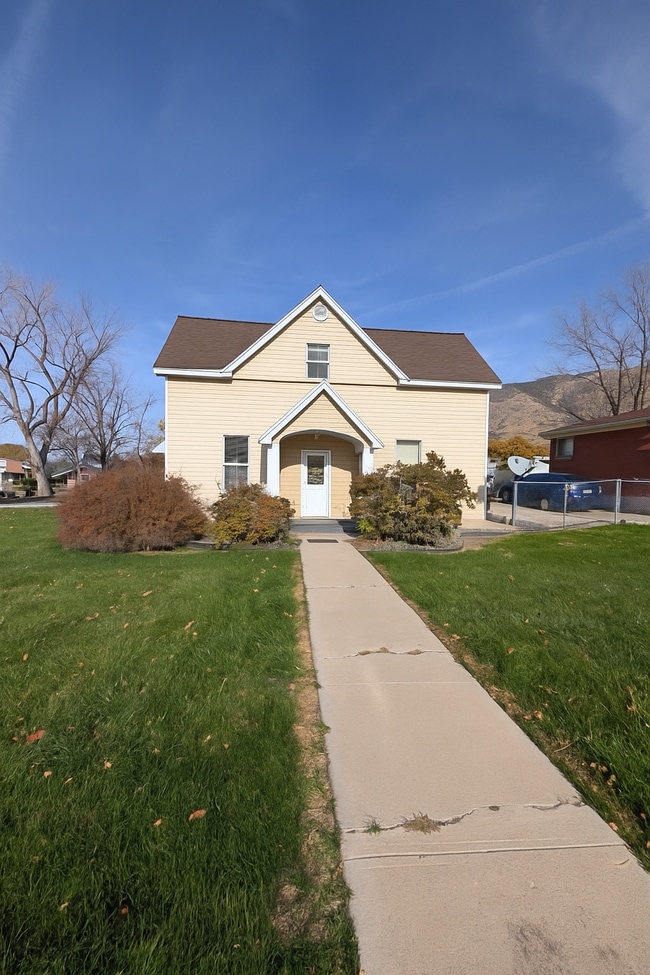 Building Photo - 207 E 100 N