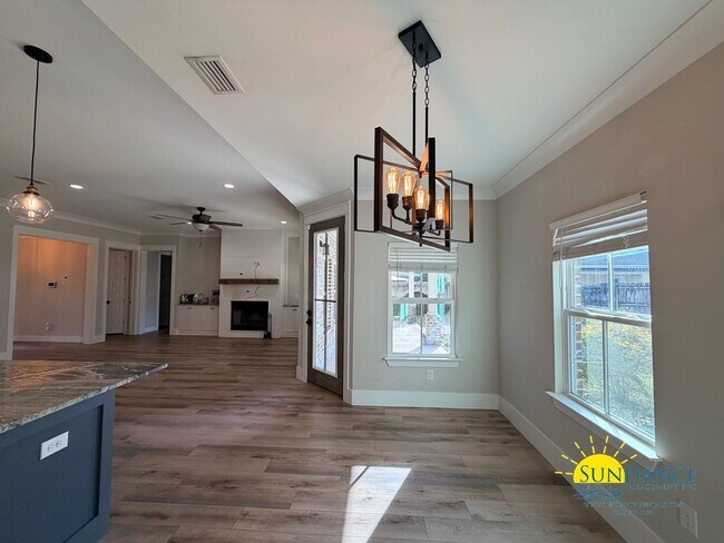 Foto del edificio - Elegant 4-Bedroom Home in Elliot Point with multiple neighborhood parks!