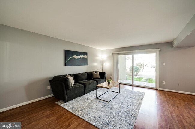Building Photo - 3807 Laramie Plz