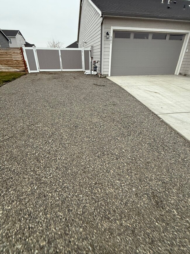 Building Photo - 303 Emerald Ave