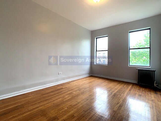 Building Photo - 184 Nagle Avenue