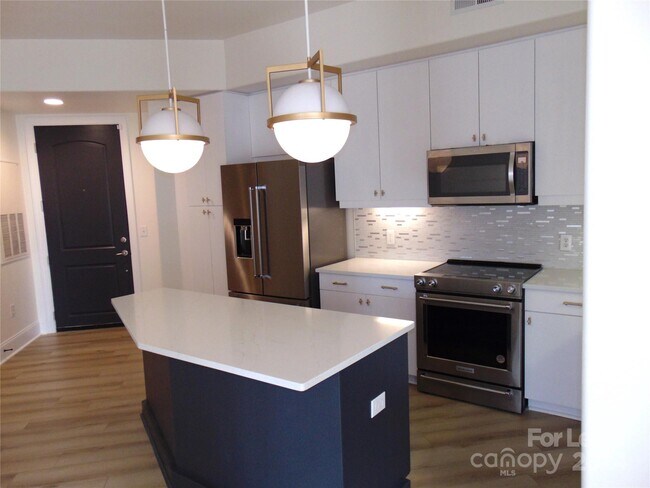 Foto del edificio - 4625 Piedmont Row Dr