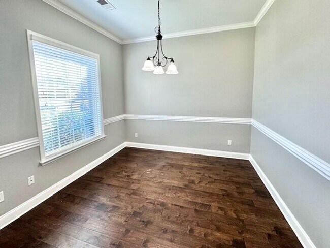 Foto del edificio - Now Leasing A Spacious 4 Bedroom 2 Bath Ho...