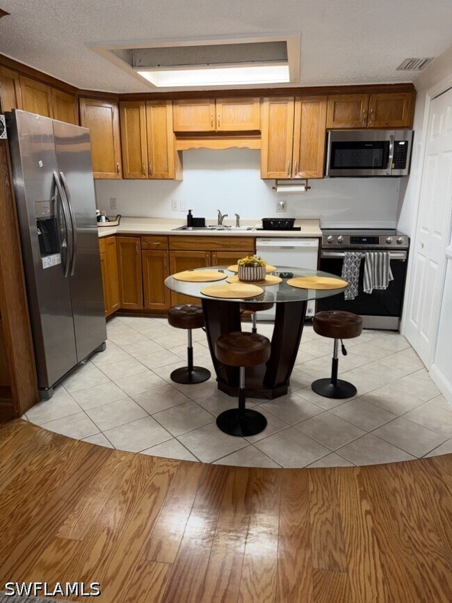 Building Photo - 5395 Treetops Dr