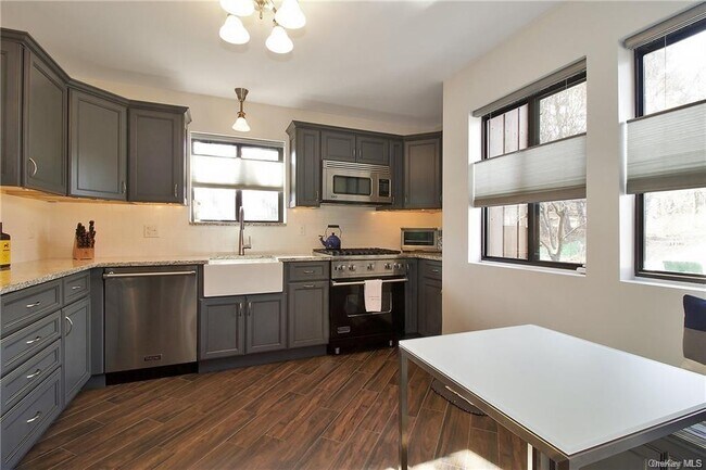 Foto del edificio - 701 Scenic Ln