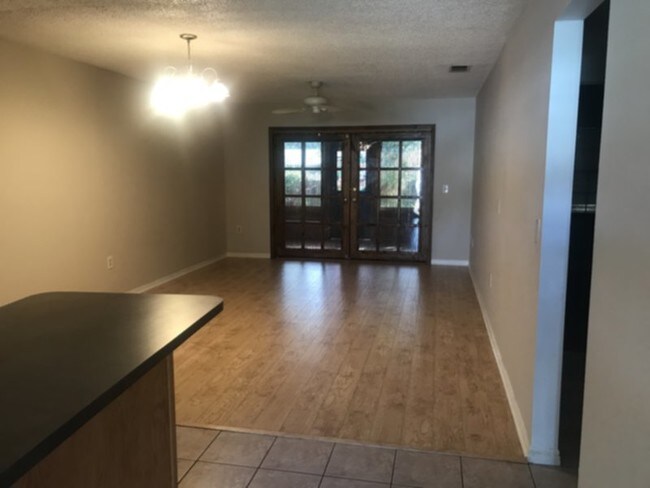 Foto del edificio - 3529 Bay Ct