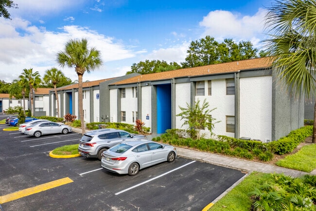 Building Photo - z-121625-The Easton Apartments