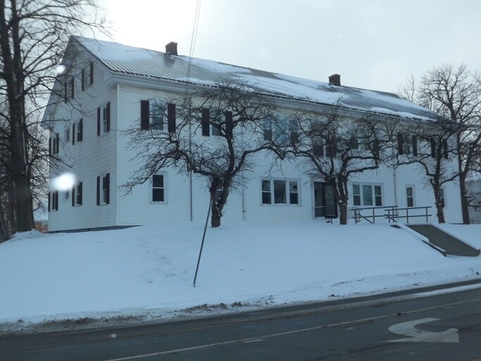 Primary Photo - 577 Main St