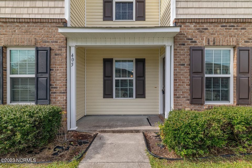 Building Photo - 405 Falls Cove