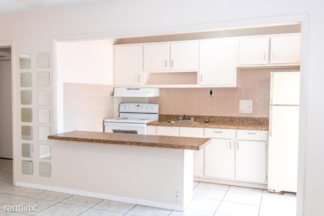 Building Photo - 1 br, 1 bath  - 7211 Venetian St
