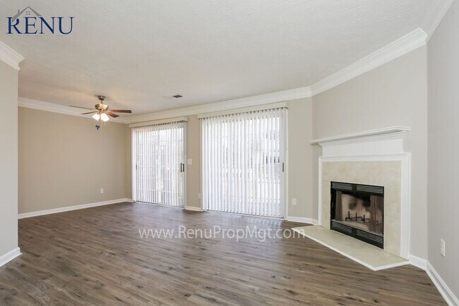 Building Photo - Now Available! 3 bed 2.5 bath!