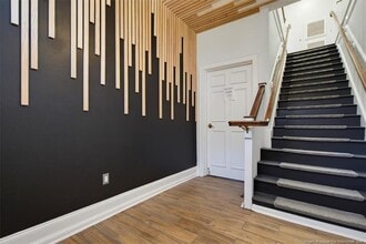 Building Photo - 123 Anderson St