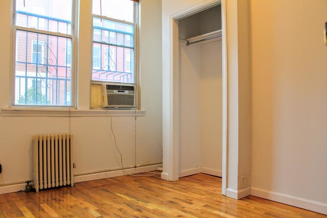 Building Photo - 266 Nassau Ave