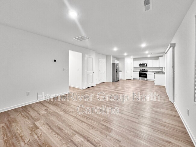 Building Photo - 195 Pine Needle Dr