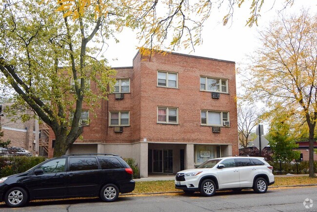 Building Photo - 7319 N Rogers Ave