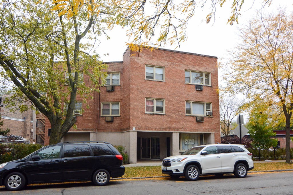 Primary Photo - 7319 N Rogers Ave