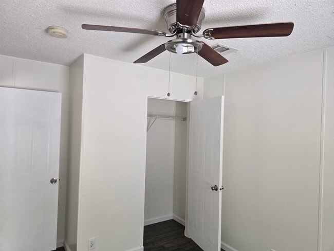 Foto del edificio - 239 Thompson Cir
