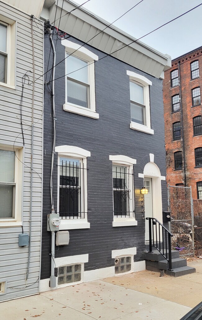 Foto del edificio - 2440 Jasper St