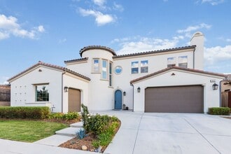 Building Photo - 850 Overstone Ave