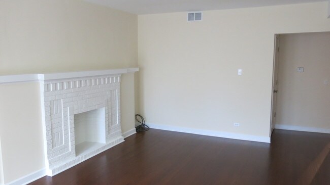 Building Photo - 4948 N Christiana Ave