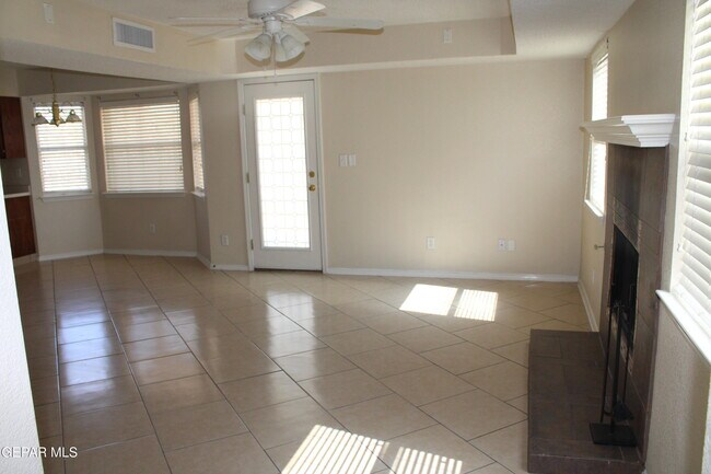 Building Photo - 12101 Picasso Dr