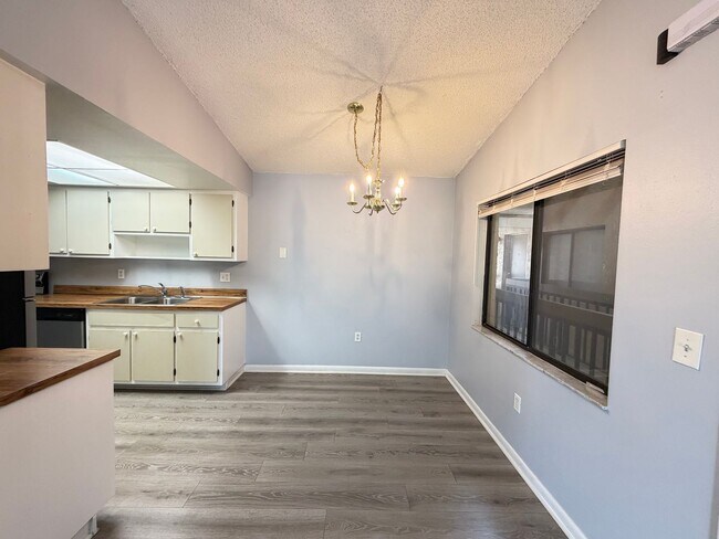 Foto del edificio - 5239 Vineland Rd