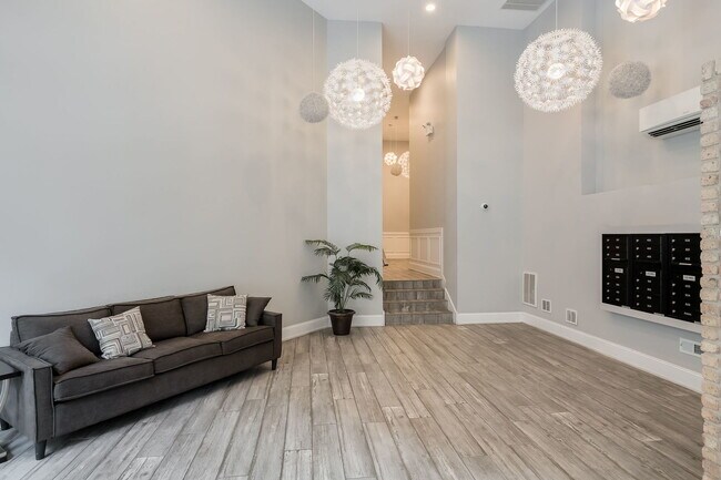 Foto del edificio - 680 N Milwaukee Ave