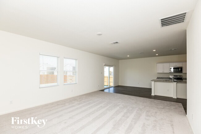 Foto del edificio - 8361 Stovepipe Dr
