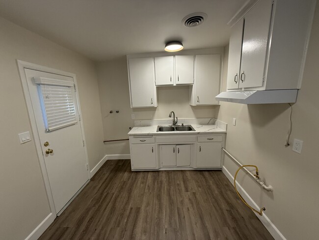 Building Photo - Ralston Triplex