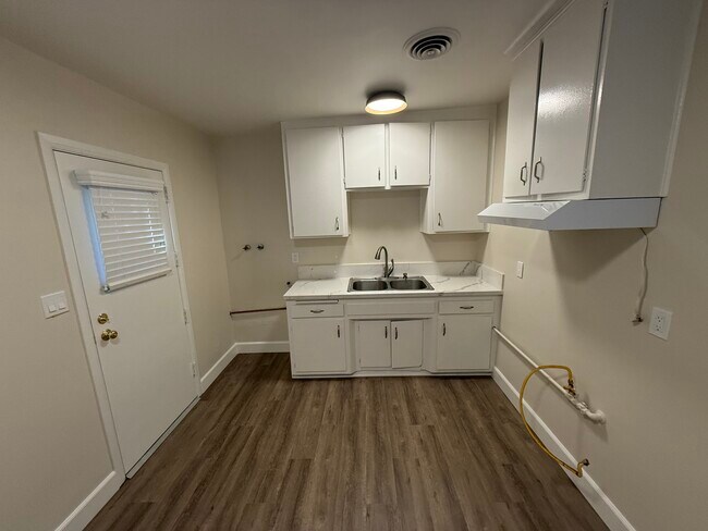 Foto del edificio - Ralston Triplex