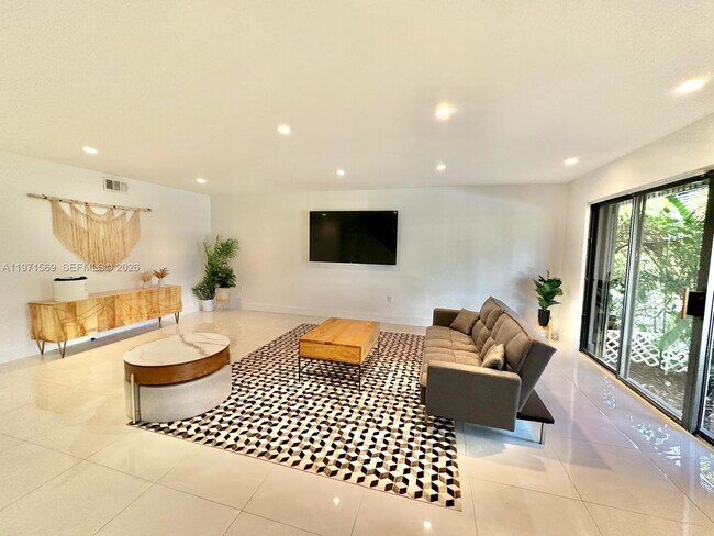 Foto del edificio - 3736 NE 166th St