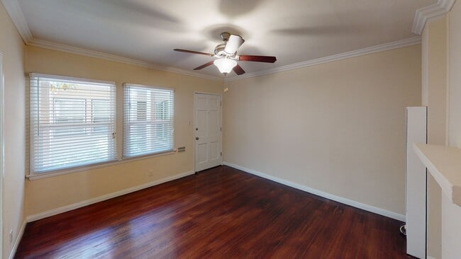 Building Photo - Adams Apartments...Newly Remodeled 1 Bedro...