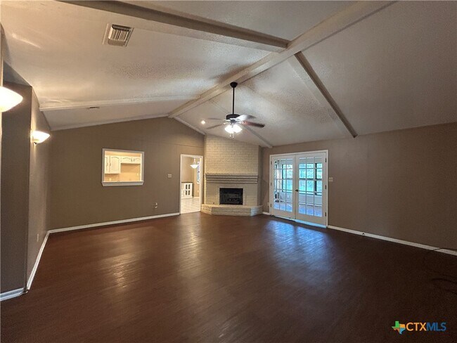 Foto del edificio - 826 Timber Dr